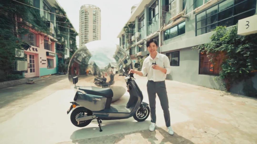 <b>核钻，行业首款人机互动电动车，见证五星钻豹真科技！</b>