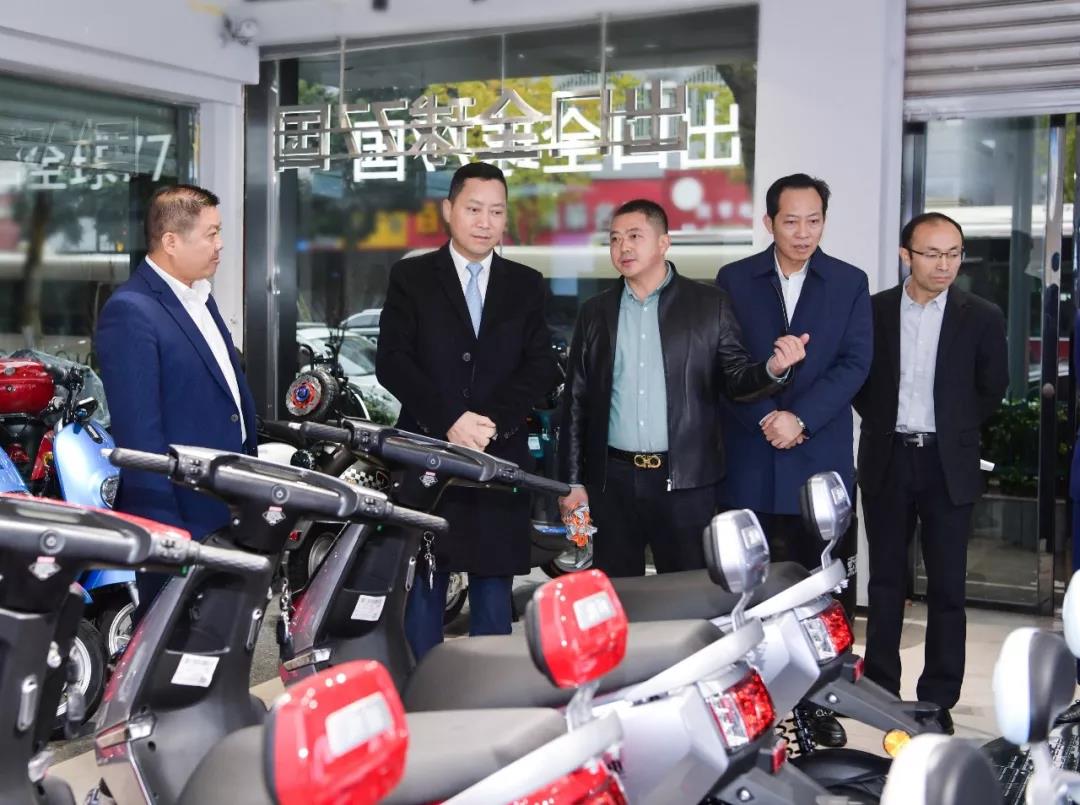 <b>雅迪重庆生产基地签约，未来西南电动车市场将发生大震动！</b>