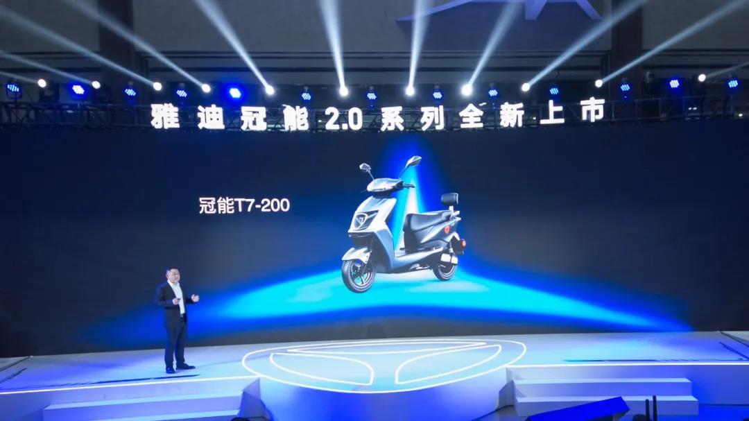 <b>央视点赞，撒贝宁“入职”，雅迪冠能2.0系列再创动力里程革命！</b>