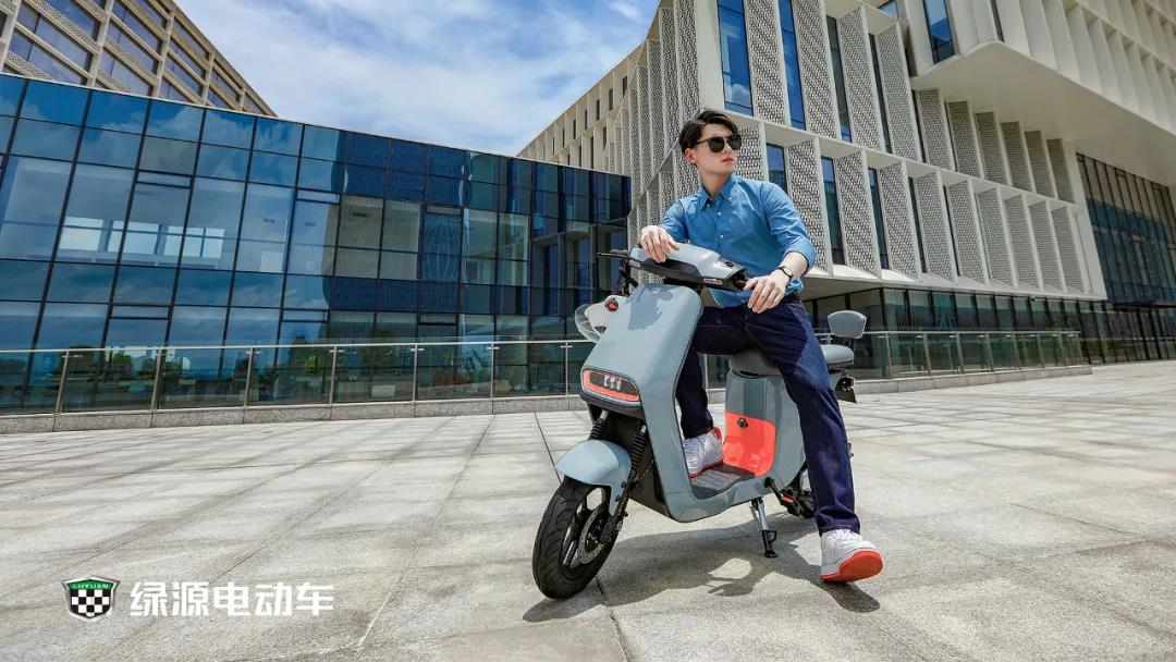 <b>旺季青春潮，绿源三大系列新品上市，学生季“一站选购”！</b>
