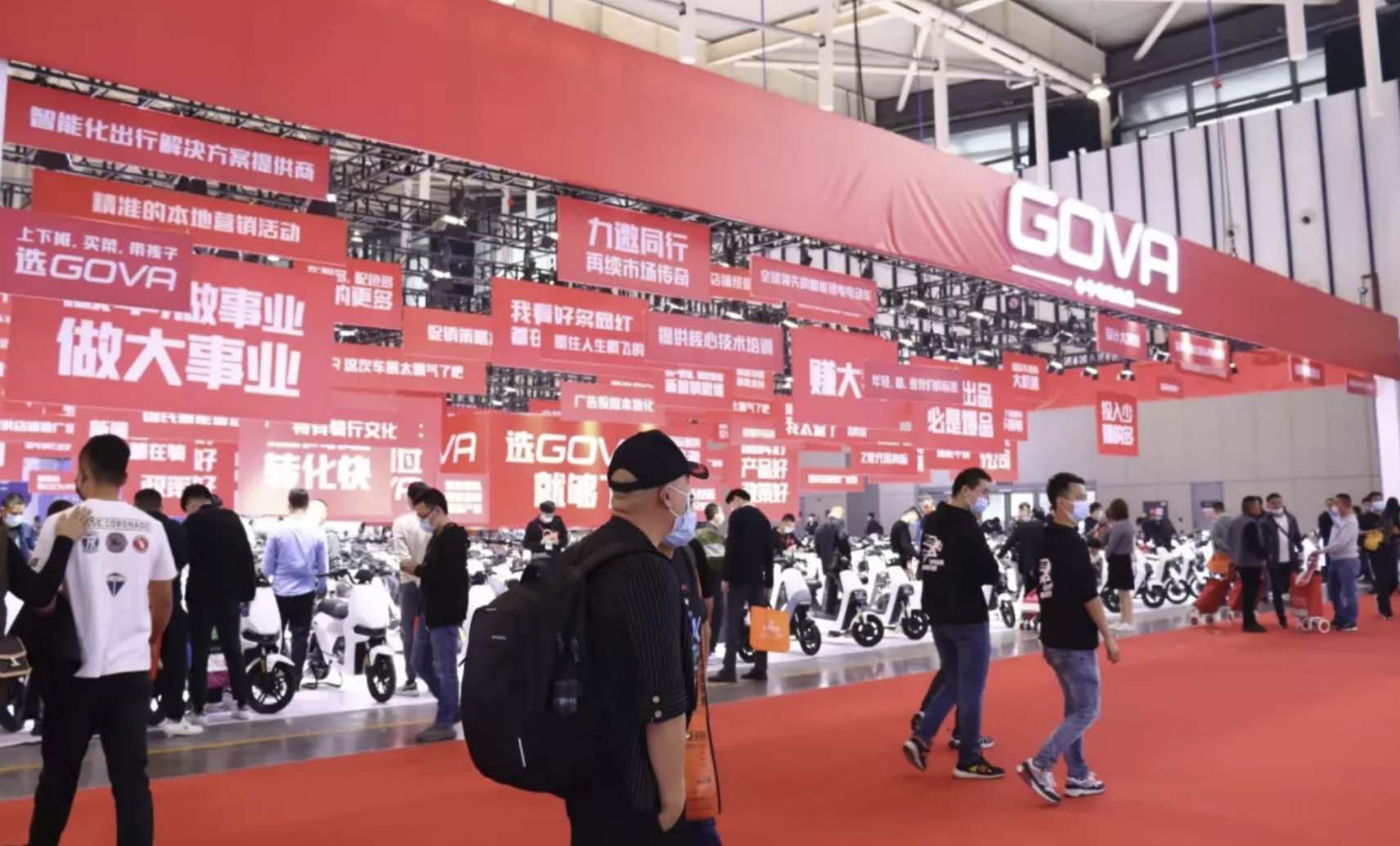 深度观察！小牛第二品牌GOVA仓储式布展，大字报标语，背后有何意图？