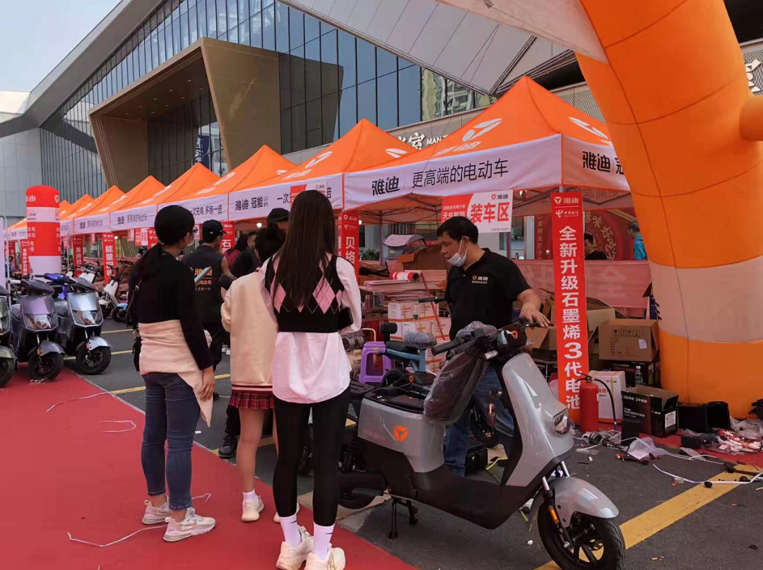 雅迪冠能二代全新升级，天生能跑双倍质保，持续引发终端热销浪潮！