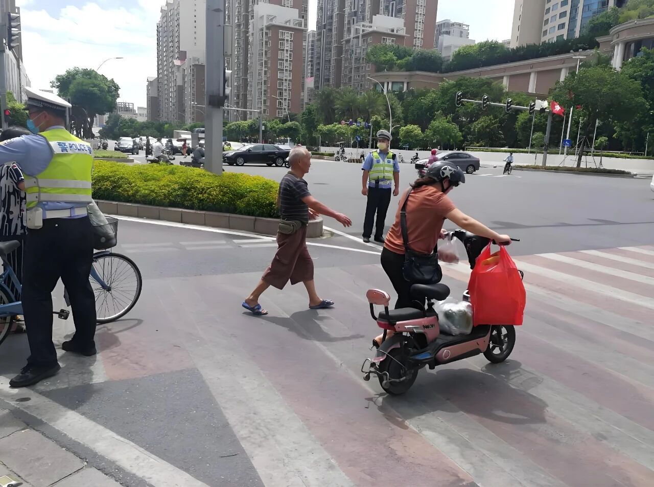 电动车观察员替4亿用户问:这条交规合理吗? 电动车观察员替4亿用户问:这条交规合理吗?