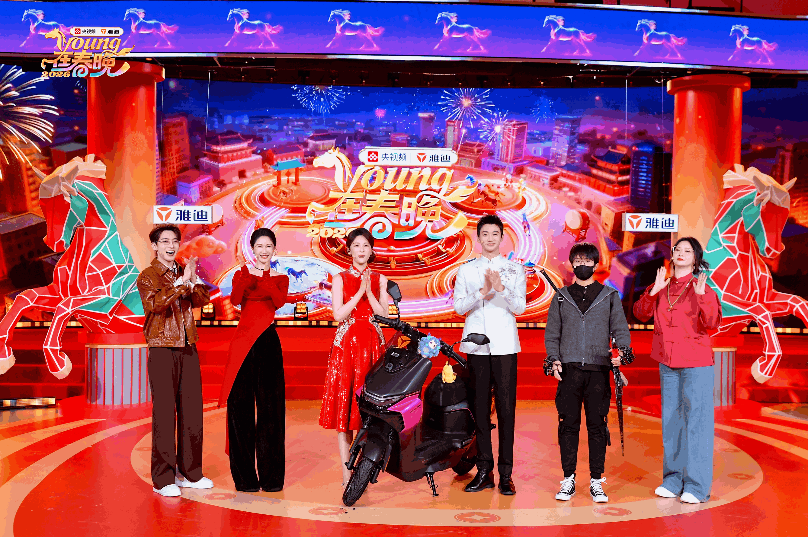 雅迪霸屏马年春晚，“赛博骐骥”引领全球新风潮！