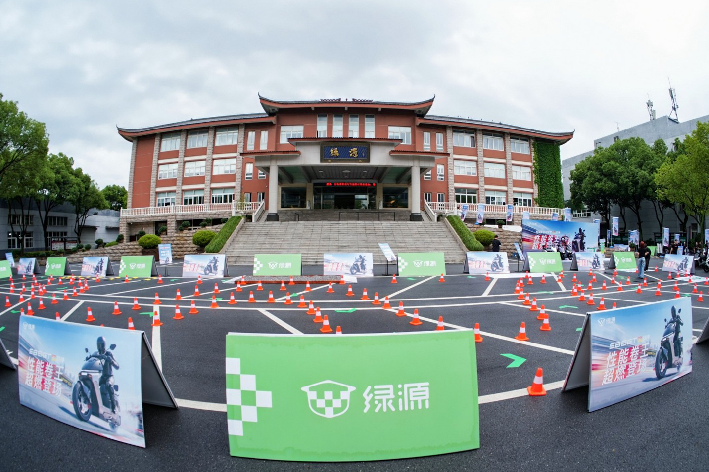 战神S86重磅发布：绿源以“智慧双核”重新定义AI时代两轮出行新范式