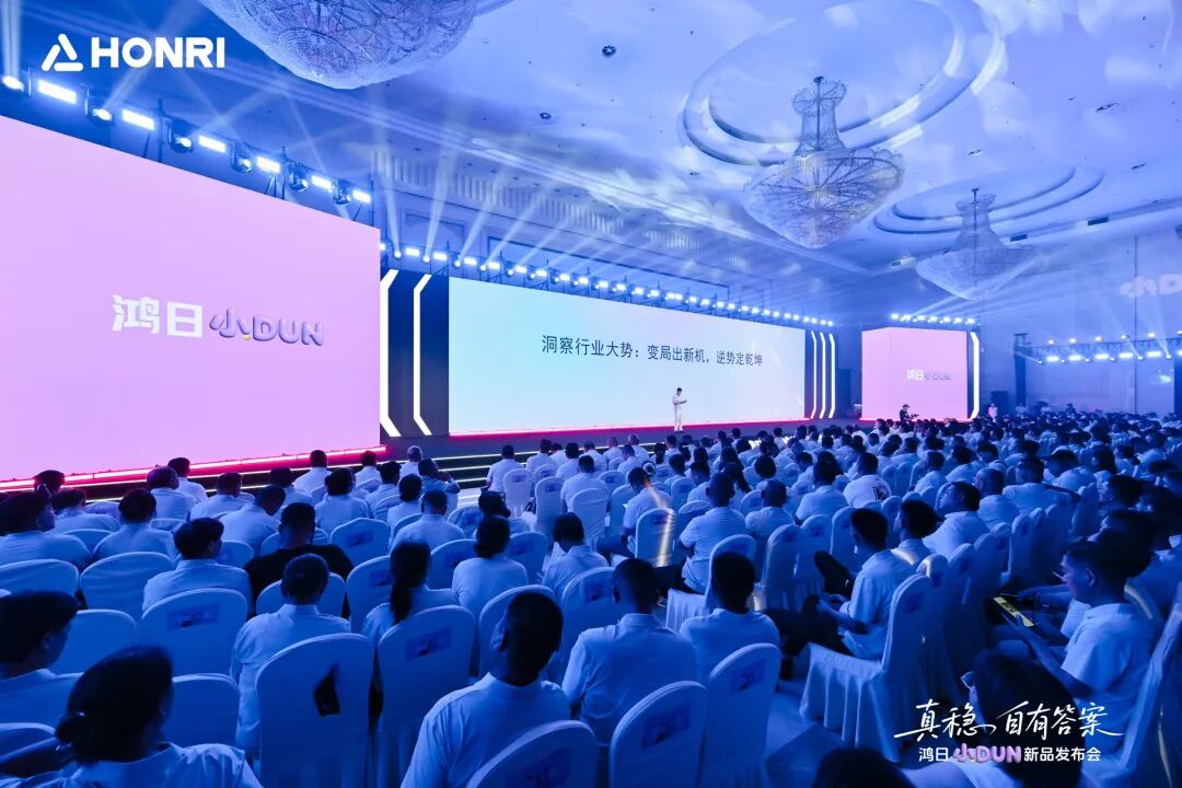 真稳自有答案！“高颜值安全接娃车”鸿日小DUN，重构休三价值新格局